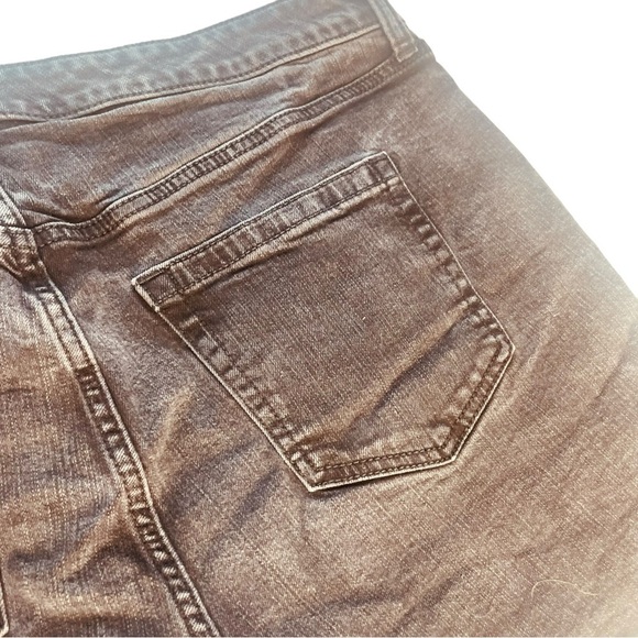 Torrid Women's Black Wash Button Fly Raw Hem Denim Shorts - Picture 9 of 9